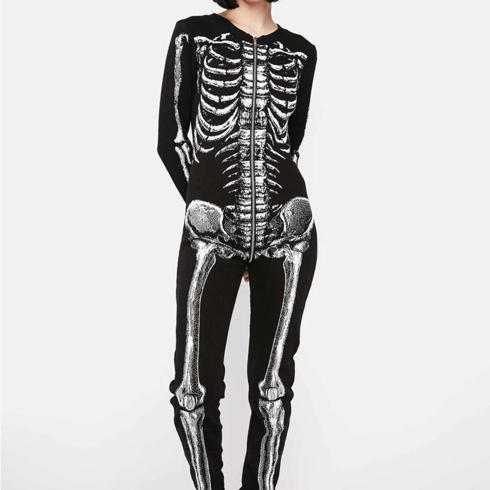 ✔️#8 Brand new Dolls kill lazy bones skeleton thermal onesie